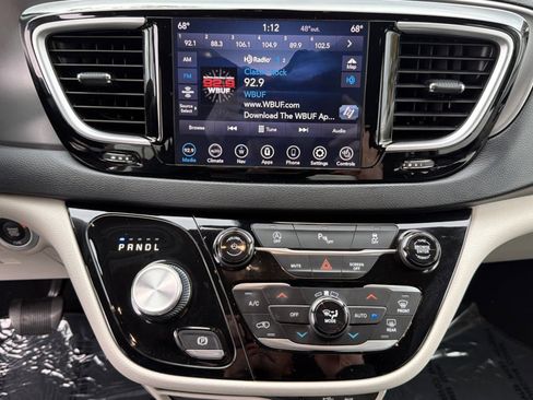 Used 2020 Chrysler Pacifica Touring-L Plus image 13