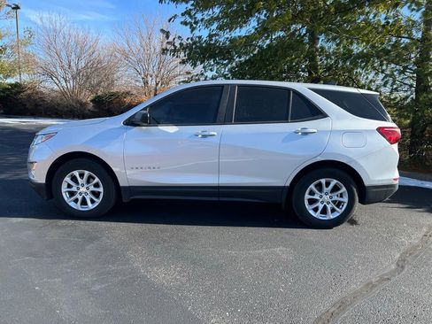 Used 2020 Chevrolet Equinox LS w/ LS Convenience Package image 3