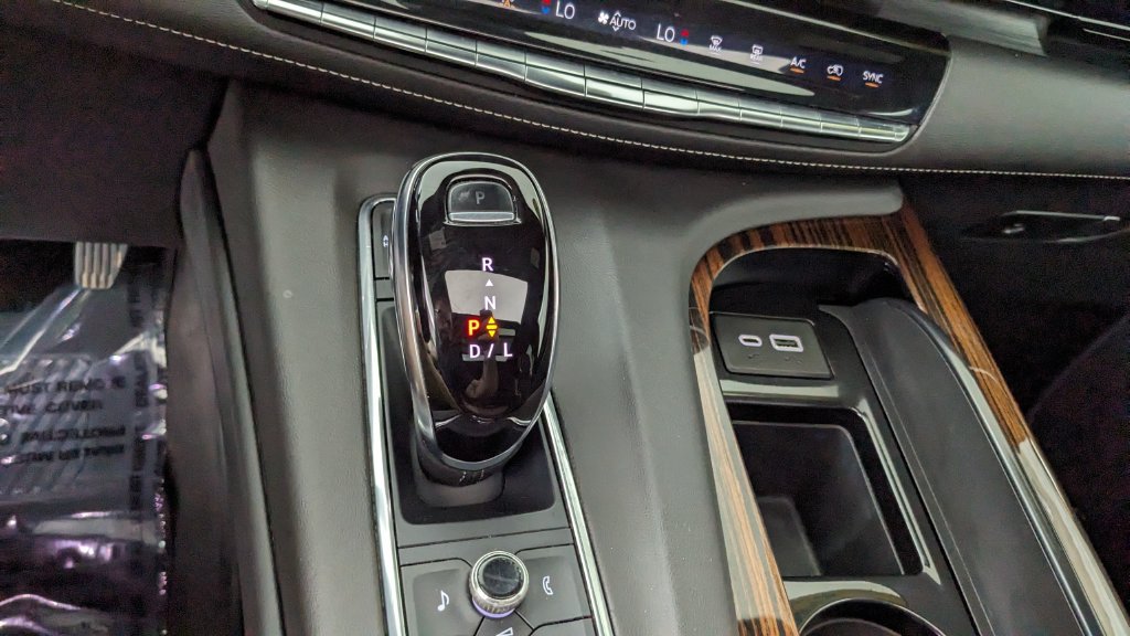 Used 2022 Cadillac Escalade ESV Premium Luxury AWD/4WD image 31