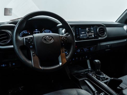 Used 2019 Toyota Tacoma TRD Sport image 4