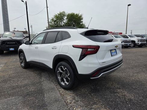 New 2026 Chevrolet Trax LT FWD image 3