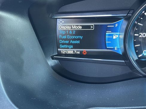 Used 2018 Ford Explorer XLT w/ Equipment Group 202A image 12