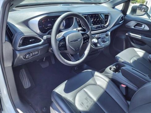 New 2023 Chrysler Pacifica Touring-L w/ S Appearance Package image 4