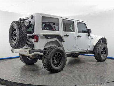 Used 2016 Jeep Wrangler Unlimited Rubicon AWD/4WD image 8