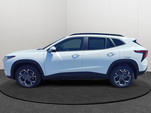 New 2026 Chevrolet Trax LT w/ Driver Confidence Package FWD image 2