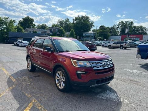 Used 2018 Ford Explorer XLT w/ Equipment Group 202A AWD/4WD image 3