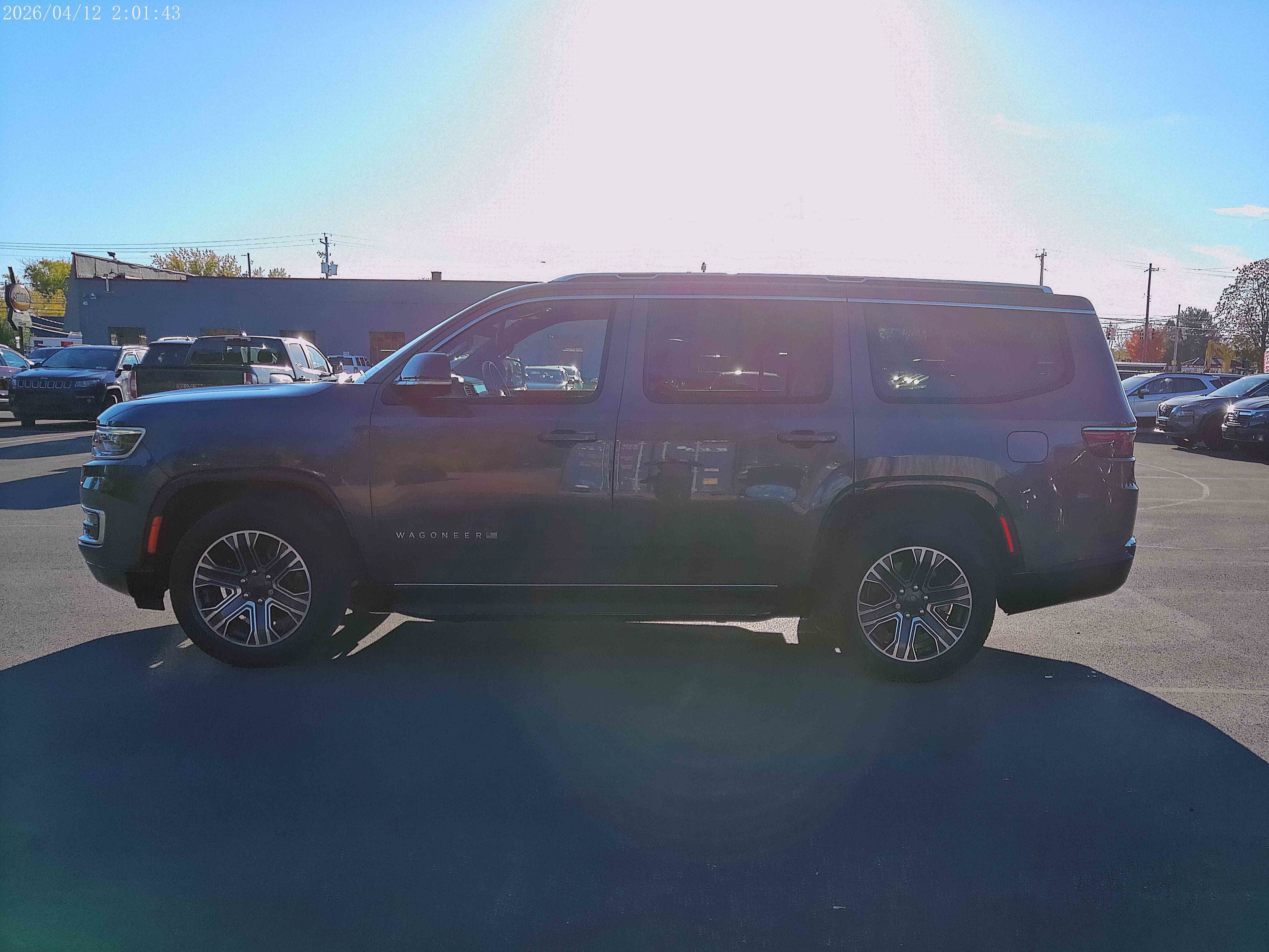 Used 2023 Jeep Wagoneer 4WD w/ Premium Group I image 2