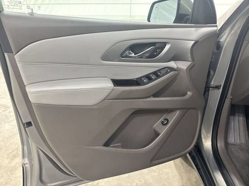 Used 2019 Chevrolet Traverse LT FWD image 22