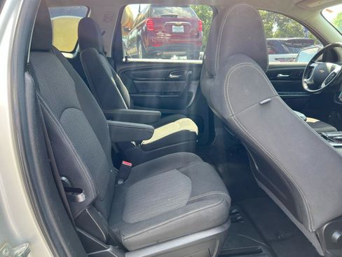Used 2017 Chevrolet Traverse LT w/ Style and Technology Package FWD image 14