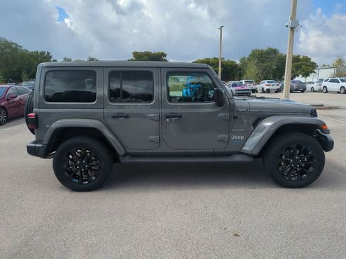 Used 2023 Jeep Wrangler Unlimited Sahara AWD/4WD image 5