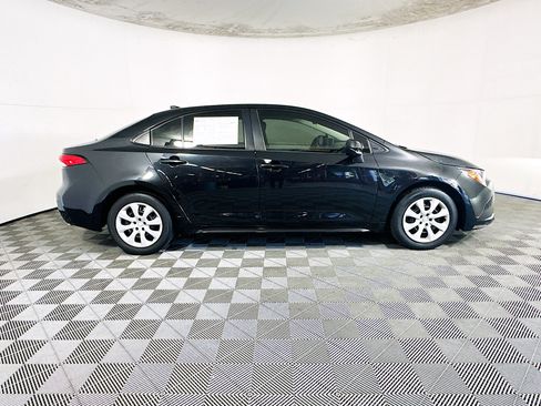 Used 2022 Toyota Corolla LE FWD image 2