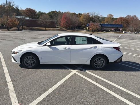 New 2026 Hyundai Elantra Blue image 4