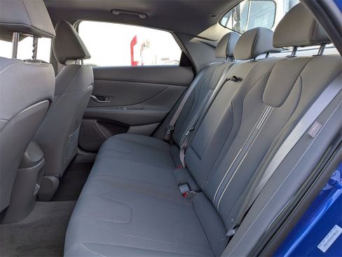 Used 2025 Hyundai Elantra SEL image 27