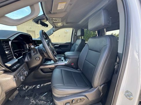 Used 2025 Chevrolet Silverado 1500 LTZ AWD/4WD image 18