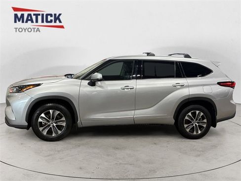Used 2022 Toyota Highlander XLE image 4