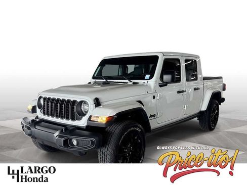 Used 2025 Jeep Gladiator Sport AWD/4WD image 1