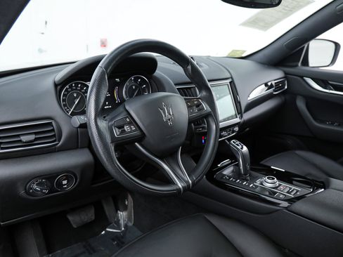 Certified 2022 Maserati Levante GT AWD/4WD image 17