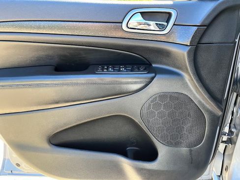 Used 2018 Jeep Grand Cherokee Altitude image 6