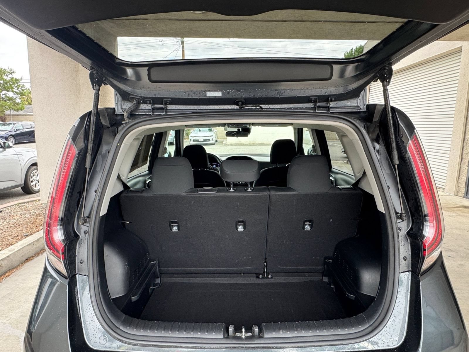 Used 2025 Kia Soul LX w/ LX Technology Package FWD image 28