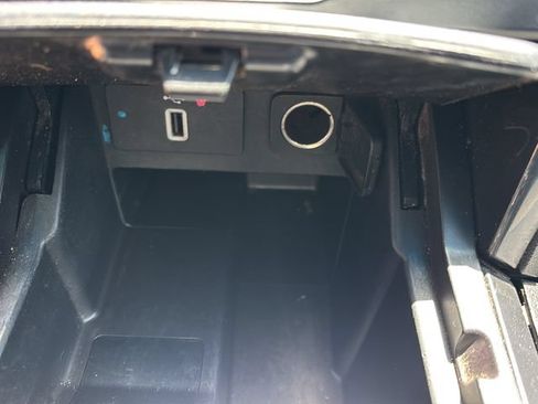 Used 2018 Ford Explorer XLT w/ Equipment Group 201A AWD/4WD image 28