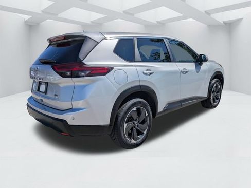 Used 2024 Nissan Rogue SV FWD image 5