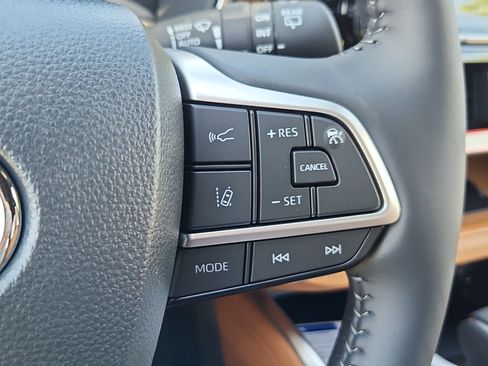 New 2026 Toyota Highlander Platinum AWD/4WD image 17