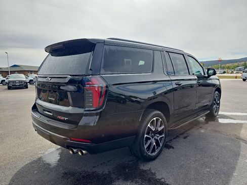 Used 2026 Chevrolet Suburban RST AWD/4WD image 3