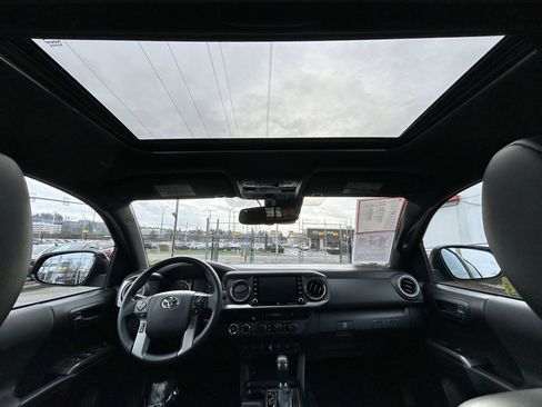 Certified 2021 Toyota Tacoma TRD Off-Road w/ TRD Premium Off Road Package image 18