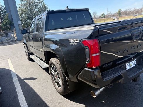 Used 2024 Toyota Tacoma TRD Sport AWD/4WD image 5