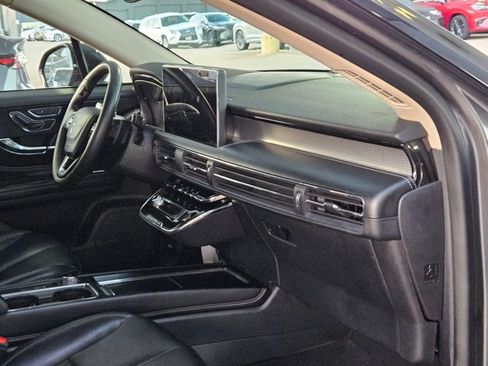 Used 2023 Lincoln Corsair FWD w/ Rear Removable Package Tray image 16