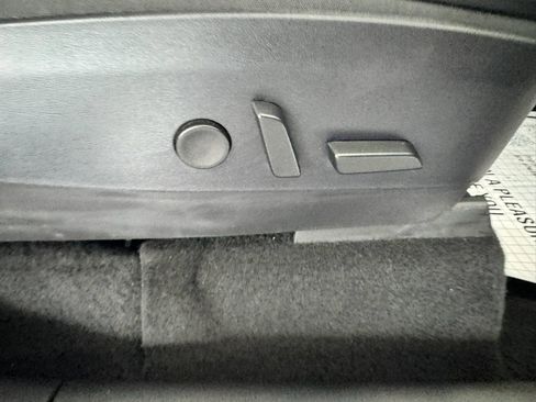 Used 2020 Tesla Model Y Long Range image 14