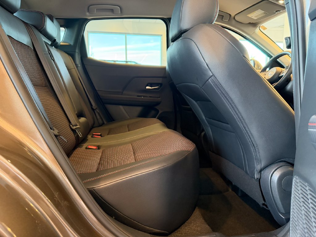 Used 2025 Nissan Kicks SR AWD/4WD image 18
