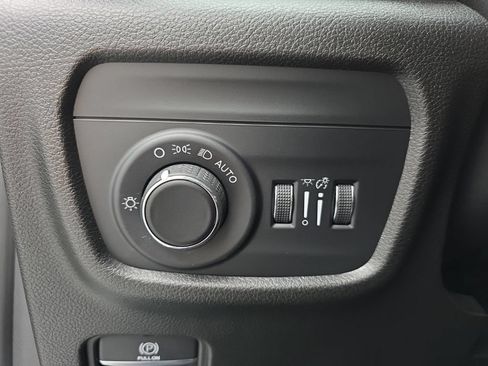 Used 2023 Jeep Grand Cherokee L Laredo AWD/4WD image 23