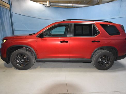 Used 2025 Honda Pilot TrailSport image 32