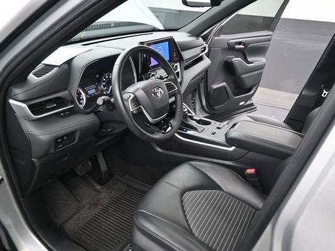 Used 2024 Toyota Highlander XSE image 7