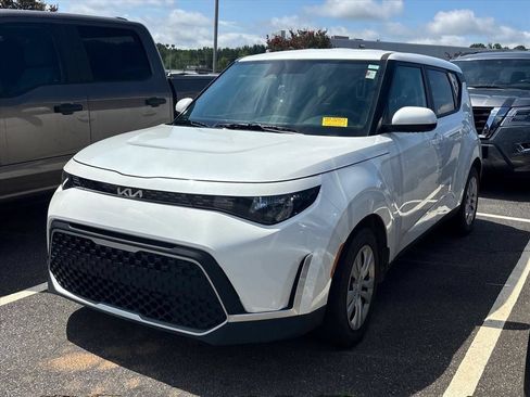 Used 2024 Kia Soul LX FWD image 1