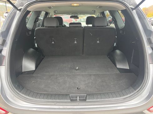 Used 2019 Hyundai Santa Fe SE image 10