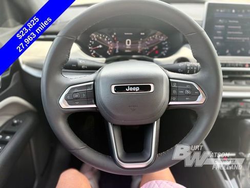 Used 2025 Jeep Compass Limited image 12