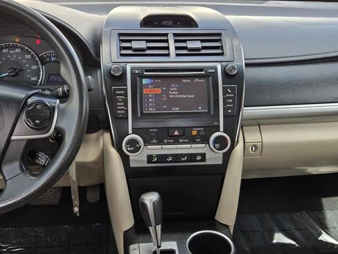 Used 2012 Toyota Camry LE image 22