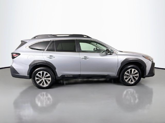 Used 2023 Subaru Outback Premium AWD/4WD image 11