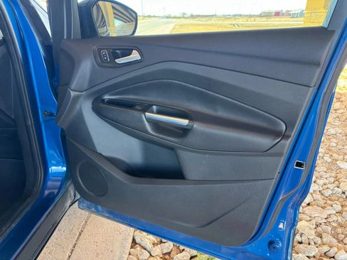 Used 2017 Ford Escape Titanium FWD image 25