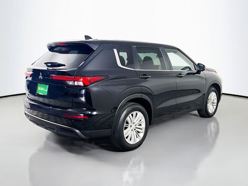 Used 2023 Mitsubishi Outlander ES image 10