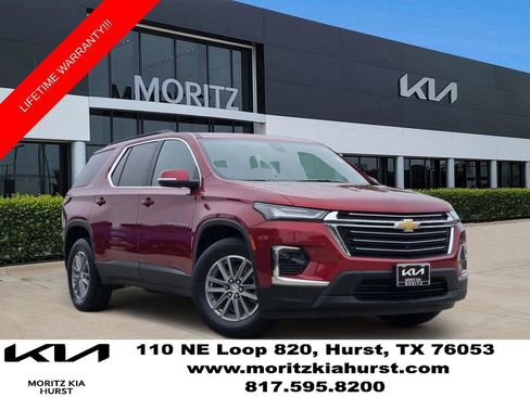 Used 2023 Chevrolet Traverse LT w/ Rear Camera Mirror Package FWD image 1