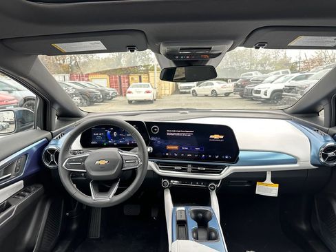 New 2026 Chevrolet Equinox EV LT image 19