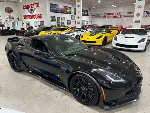 Used 2015 Chevrolet Corvette Z06 w/ 3LZ Preferred Equipment Group RWD image 10