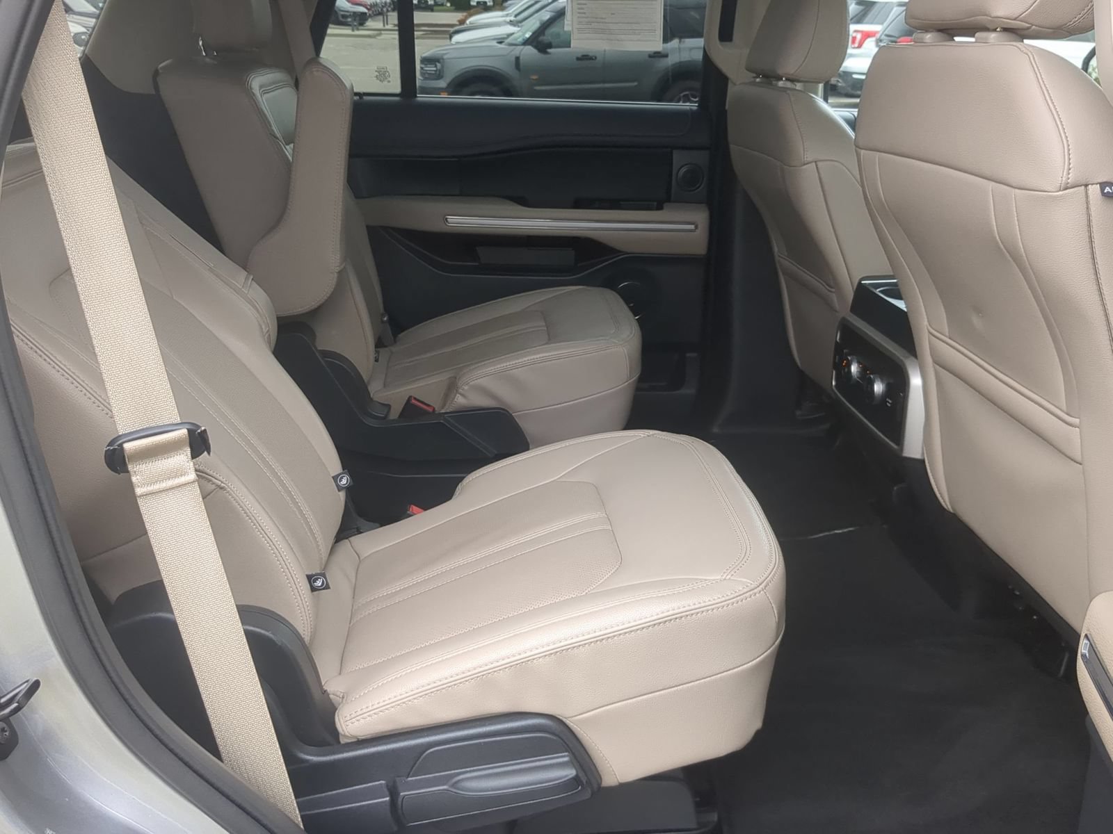 Used 2024 Ford Expedition Limited RWD image 35