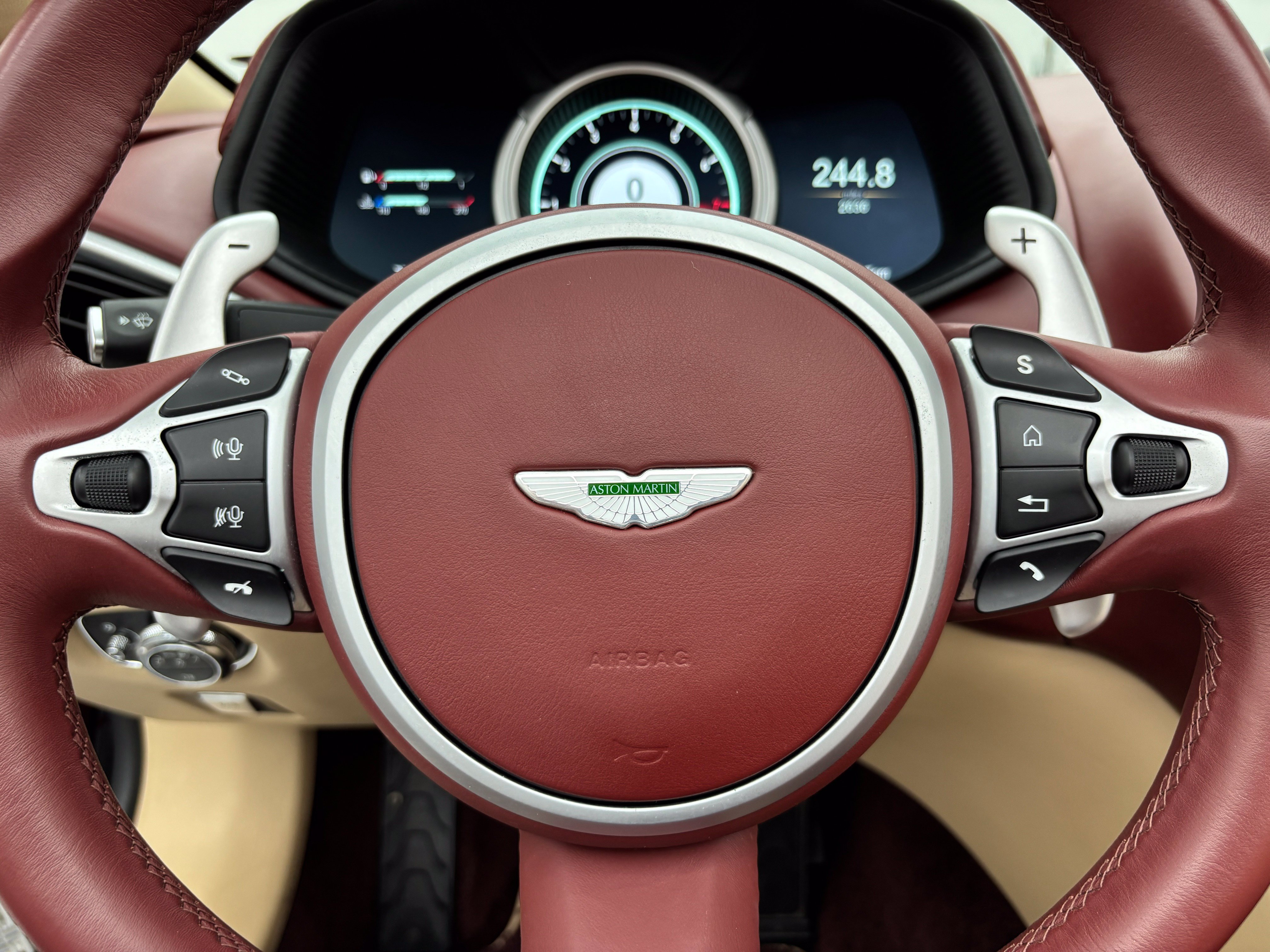 Used 2019 Aston Martin DB11 Volante RWD image 29