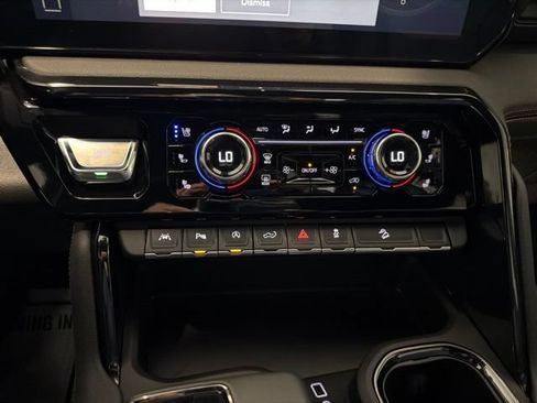Used 2025 GMC Sierra 1500 AT4 w/ Technology Package AWD/4WD image 28