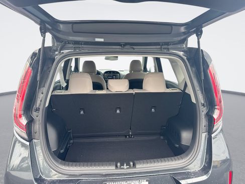 Used 2025 Kia Soul LX w/ LX Technology Package FWD image 13