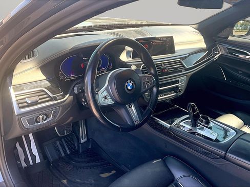 Used 2022 BMW 750i xDrive w/ Autobahn Package AWD/4WD image 13